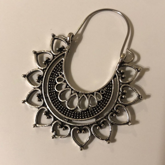 Etched Drop Hoop Hollow trendy Boho earrings - Picture 11 of 12
